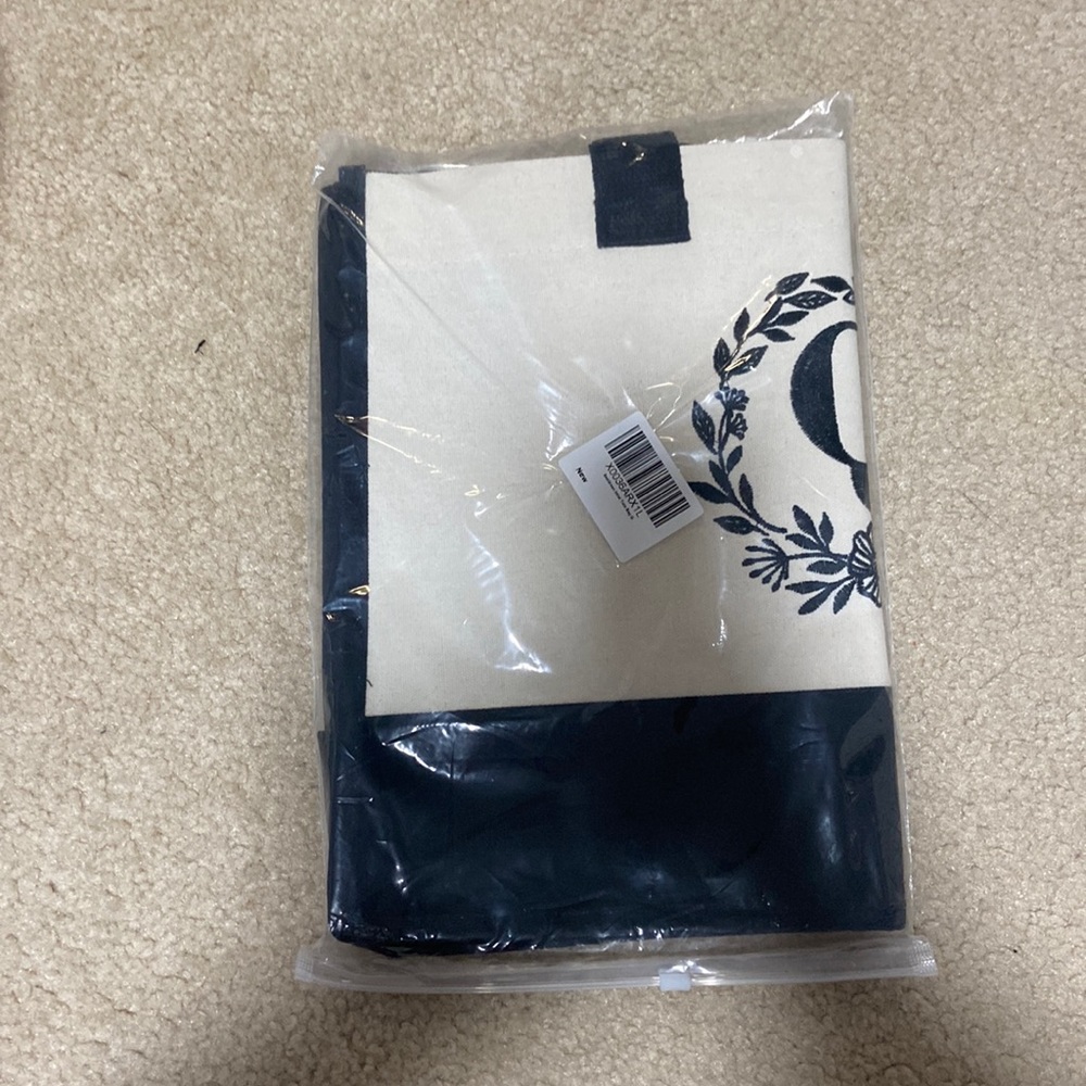 Q tote bag